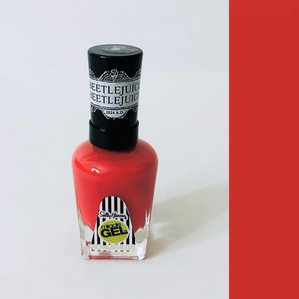 ⭐️5 For 25⭐️ Sally Hansen X Beetlejuice Strange & Unusual 927 Miracle Gel